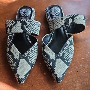 Vince Camuto Women's Snakeskin Mules - Black and Tan 8